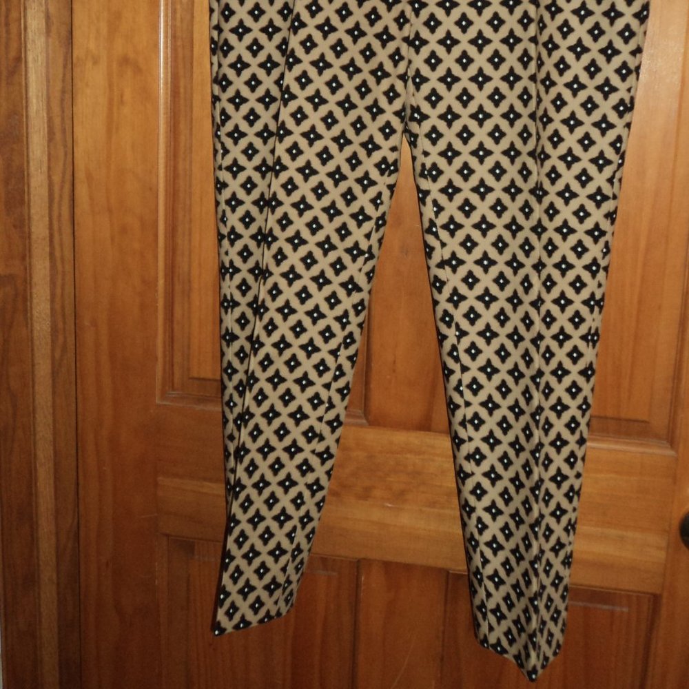 Capri Pants - Picture 2 of 7